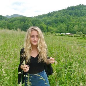 Meet your Posher, Alyssa